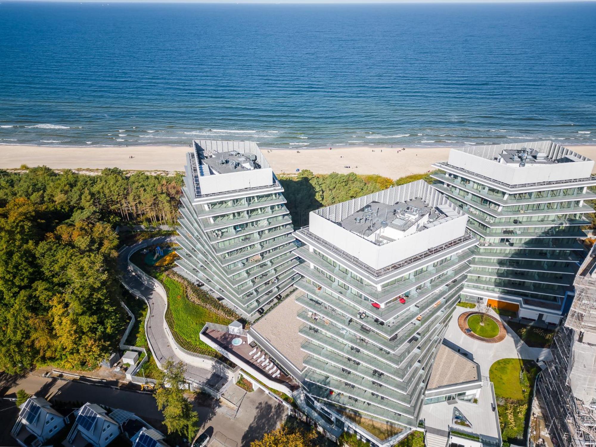 Royal Waves Resort & Spa - Apartment With Parking By Noclegi Renters Miedzyzdroje Exteriör bild